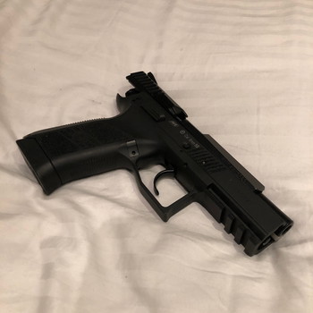 Afbeelding 2 van ASG CZ75 P-07 GBB Pistol + Extra mag + CO2