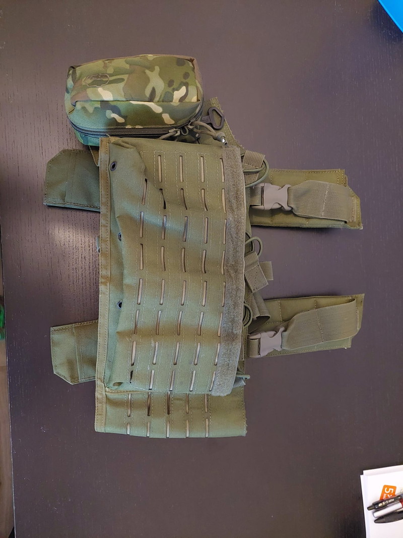 Image 1 for Chest rig met Molle systeem (inclusief alle pouches die ik heb)