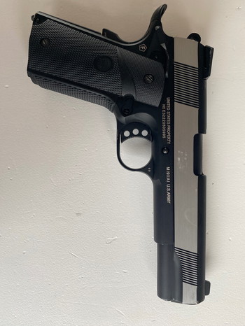 Afbeelding 3 van Colt 1911 combat dual tone met 2 extra mags en case