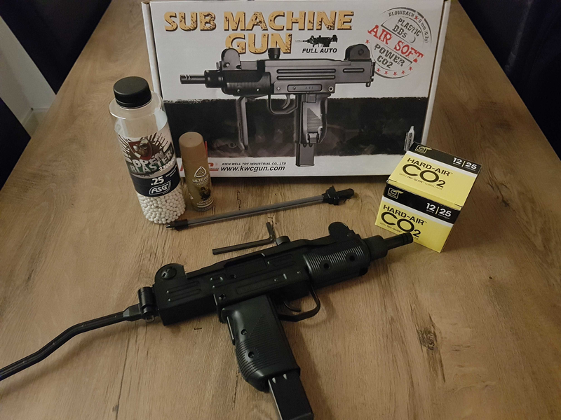 Afbeelding 1 van KWC MINI SUB-MACHINE CO2 UZI