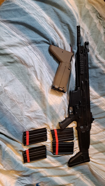 Bild 2 für Ares Scar H met 4 mags en extra Kolf