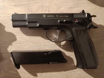 Afbeelding 4 van ASG 1911 Tactical, ASG cz75 en een KWA M9 Baretta