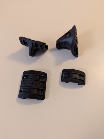 Imagen 3 de Originele Magpull sling swivels en handguards/grips