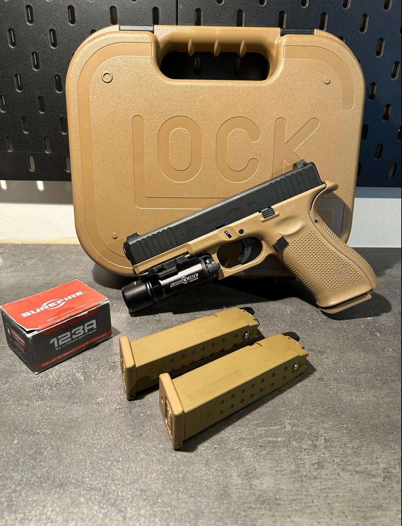 Imagen 1 de Glock 17 Gen 5 French Edition + belt setup