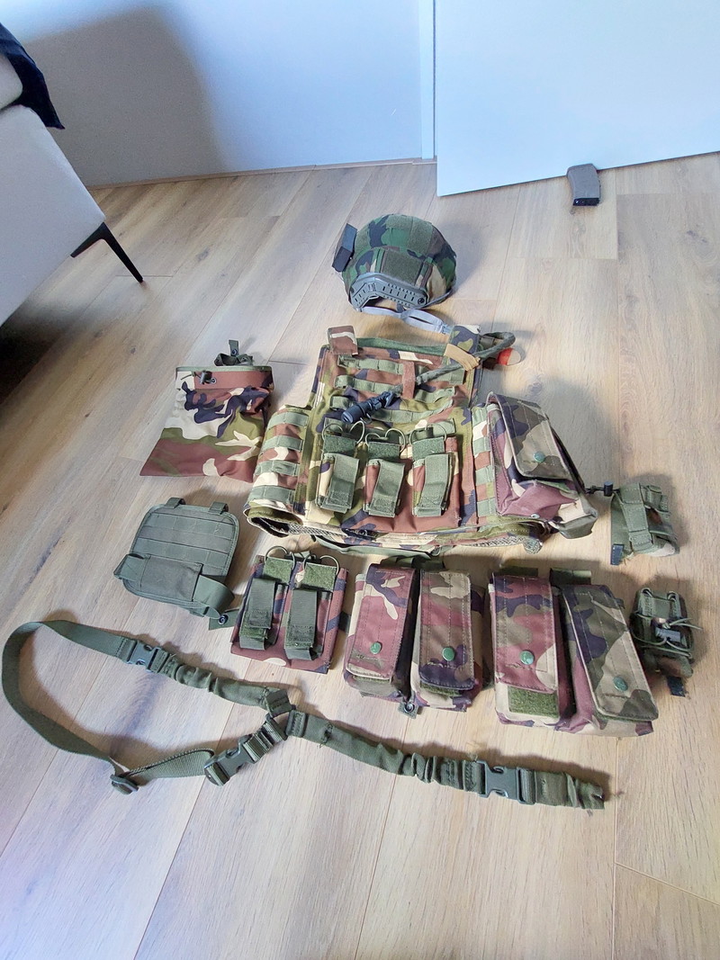 Image 1 for Tactical vest, fast helmet, accessoires