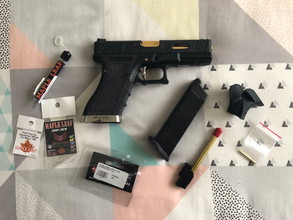 Imagen para WE G-Force Glock 17 + kit Maple Leaf