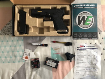 Imagen 3 de WE G-Force Glock 17 + kit Maple Leaf