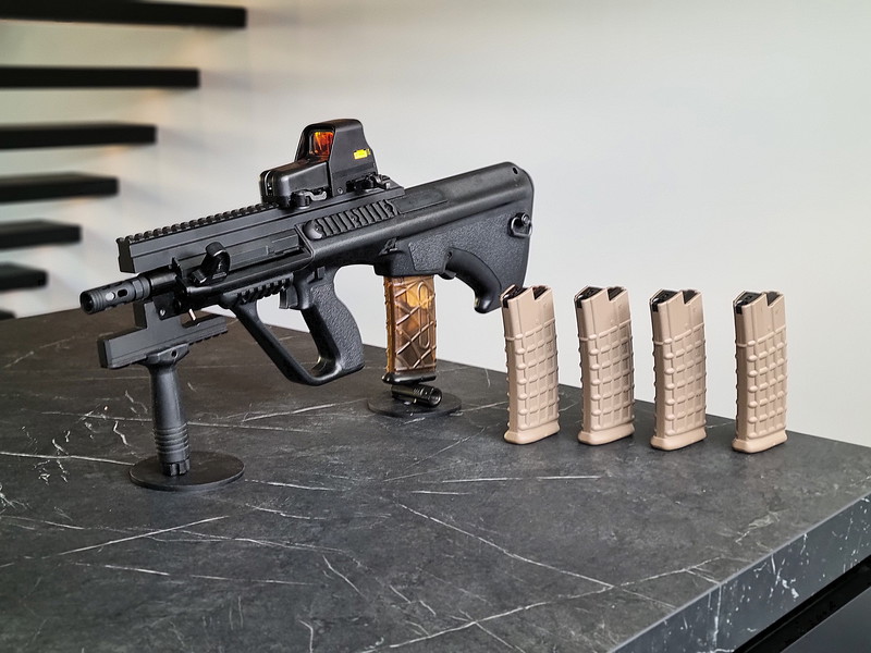 Afbeelding 1 van Steyr AUG A3 XS Commando + 5 magazijnen + foregrip