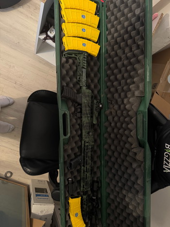 Image 2 for AK74 LCT camo maison avec accessoires et batteries Li Po