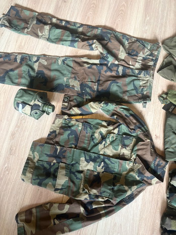 Afbeelding 2 van lot woodland/green camo