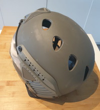 Afbeelding van WARQ helm in prima staat grijs , olive