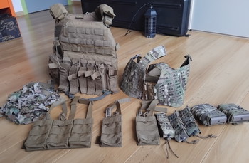 Afbeelding 2 van Warrior DCS Plate Carrier Base coyote+ pouches en novritsch Minimal Chest Rig - ACP+ pouches