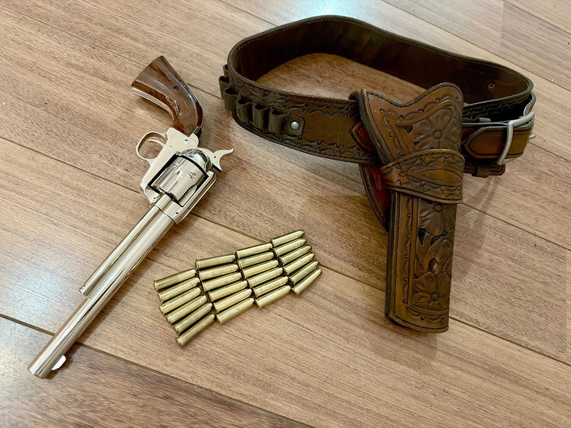 Bild 1 für Colt Single Action Army met holster en 24 kogels