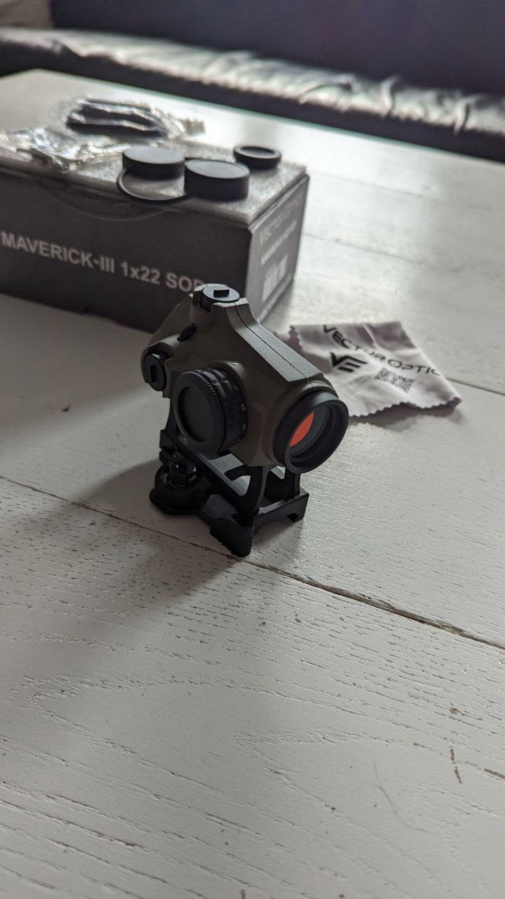 Afbeelding 1 van Red Dot Vector Optics Maverick Gen III 3 - Dark Earth