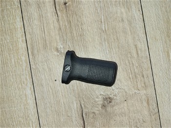 Image 2 for 2 X vertical grip