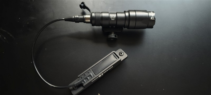 Afbeelding 1 van Replica Surefire M300C flashlight with Remote control and M-Lok rail from the Cloud Defense