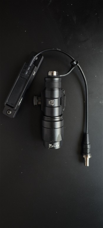 Afbeelding 2 van Replica Surefire M300C flashlight with Remote control and M-Lok rail from the Cloud Defense