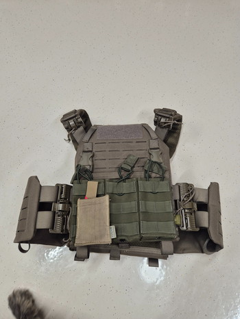 Bild 4 für 2x gebruikt vest van invader inclusief mag pouches en hitbag