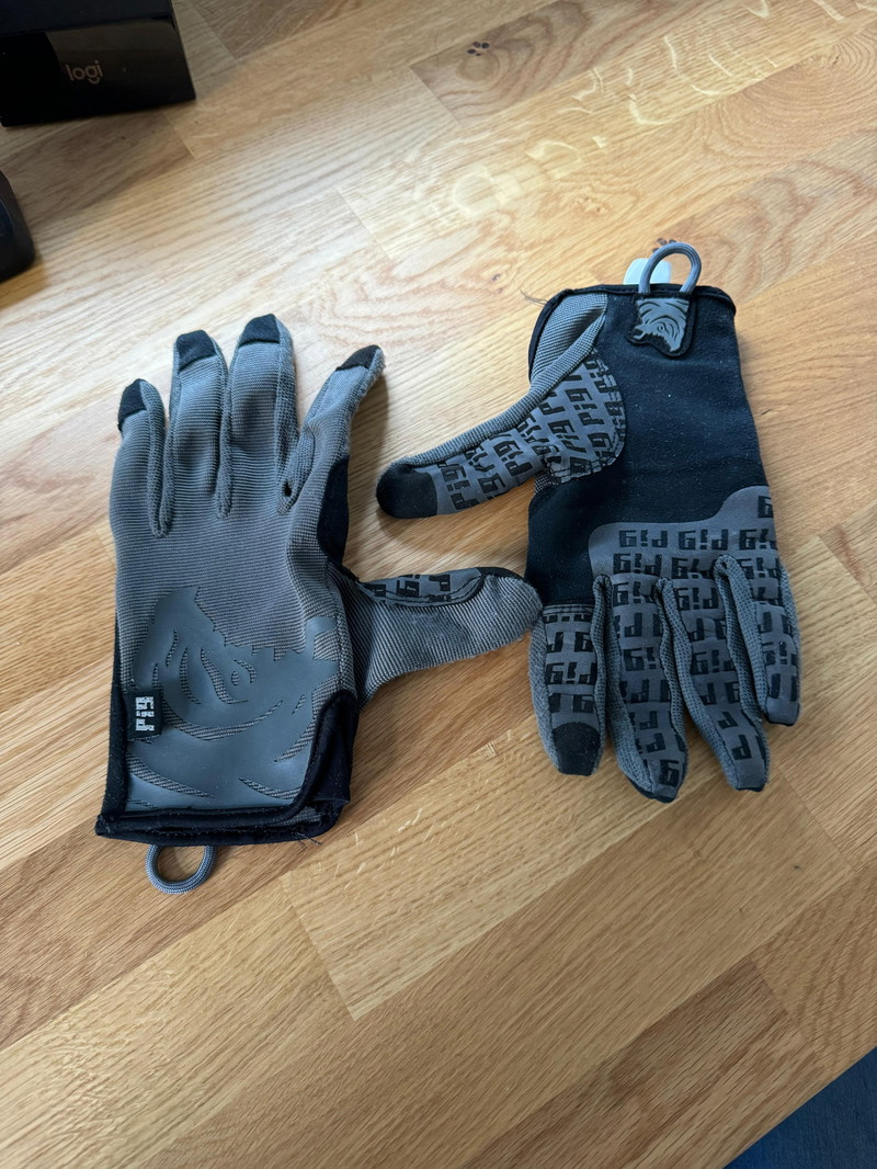 Afbeelding 1 van PIG FDT Delta Glove - Carbon Grey