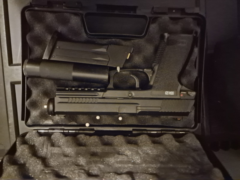 Bild 1 für Meerdere replica's en opbergkoffer magazijnen