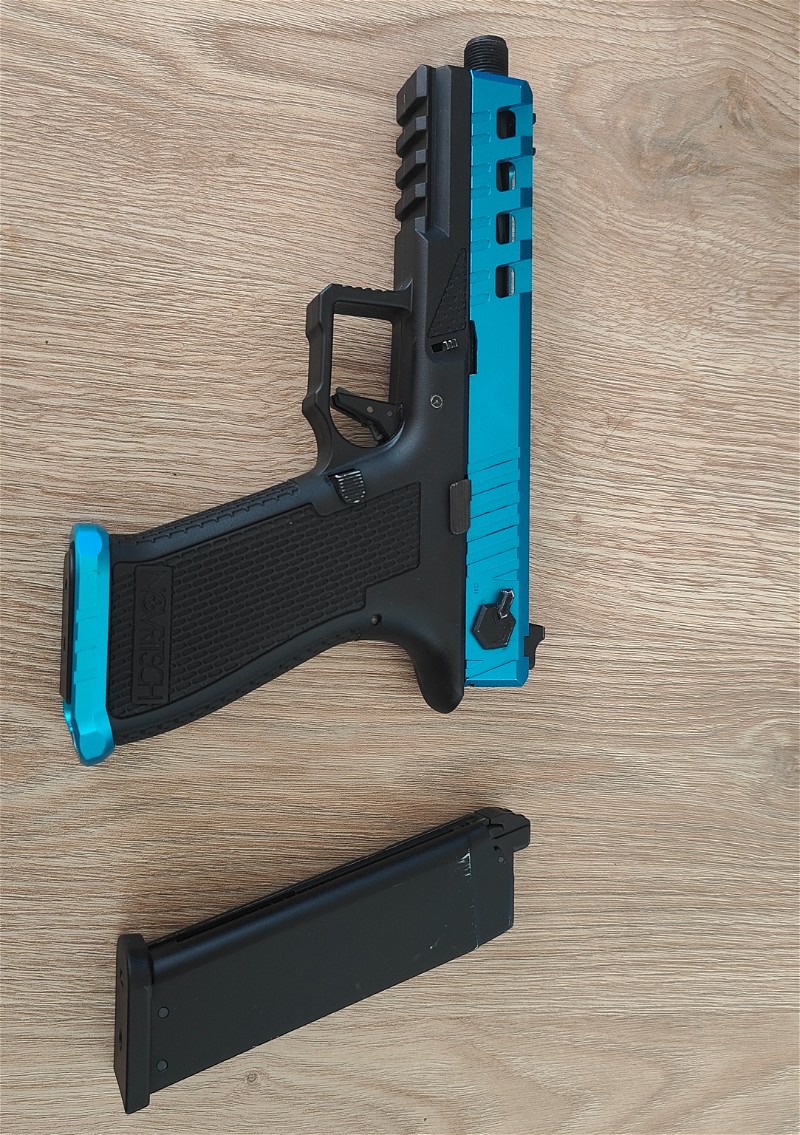 Afbeelding 1 van Novritsch glock SSP18 met blauwe accessoires