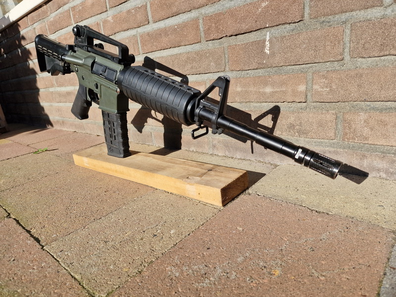 Afbeelding 1 van M4A1 replica in OD green