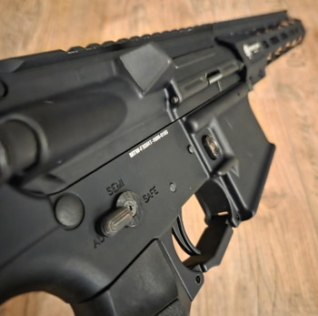 Afbeelding 8 van Wolverine Forged Tactical MTW XBR (10 Inch) Battery Grip + Magazijnen . (3 Maanden oud)