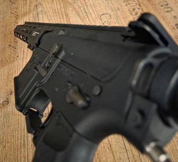 Afbeelding 9 van Wolverine Forged Tactical MTW XBR (10 Inch) Battery Grip + Magazijnen . (3 Maanden oud)