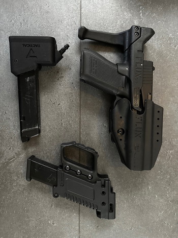 Image 2 for Flux brace conversion kit for G17/18 + HPA mag conversion kit voor M4 mags