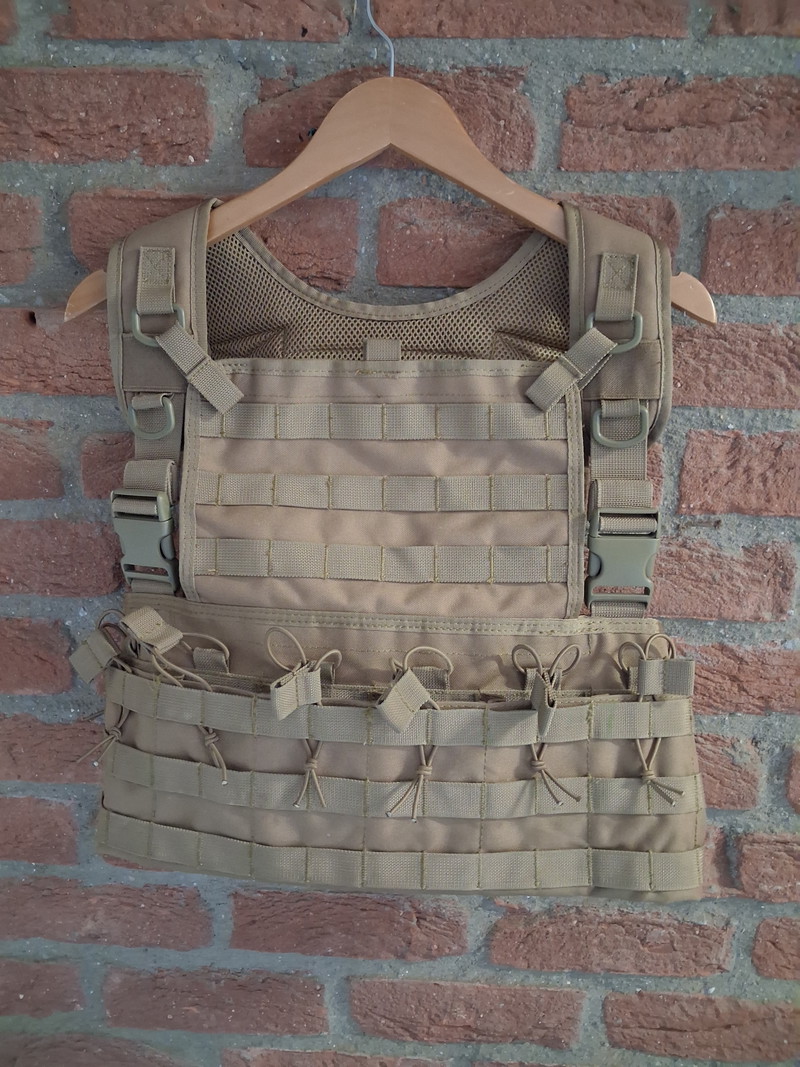 Image 1 for Dessert / camel plate carrier with pouches