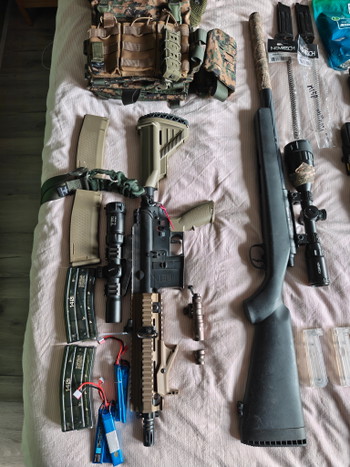 Afbeelding 2 van Complete uitrusting, 3 replica's SSG10 sniper, M4 AR, SSX23 pistol