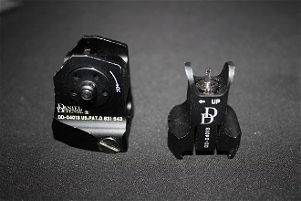Image pour Daniel Defence AR-15 Rock&Lock Fixed iron sight clones met echte DD markings