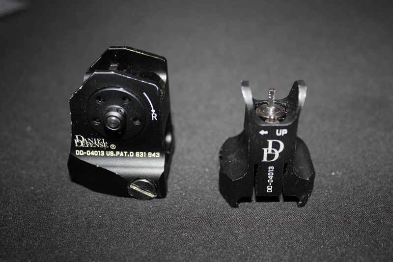 Afbeelding 1 van Daniel Defence AR-15 Rock&Lock Fixed iron sight clones met echte DD markings