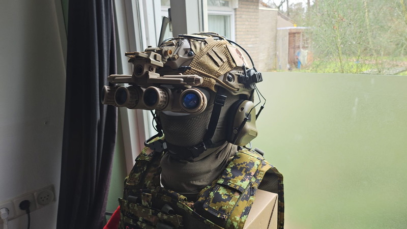 Image 1 pour Helm met Communicatie, Nightvision Dummy en Strobe Light