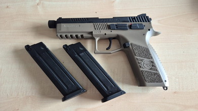 Image pour KJW licensed CZ-P09 Duty Tan met 2 magazijnen