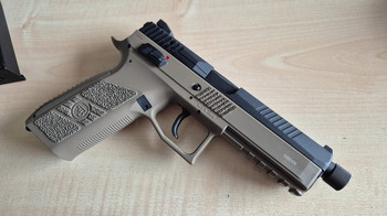 Bild 2 für KJW licensed CZ-P09 Duty Tan met 2 magazijnen