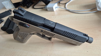 Bild 3 für KJW licensed CZ-P09 Duty Tan met 2 magazijnen
