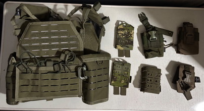 Imagen para Plate carrier & diverse pouches: M4 Novritsch en InvaderGear (radio en granaat)