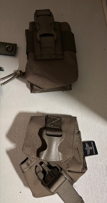 Imagen 4 de Plate carrier & diverse pouches: M4 Novritsch en InvaderGear (radio en granaat)