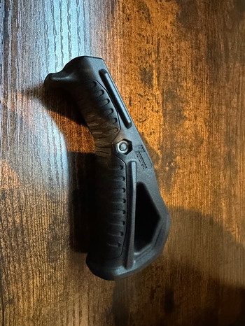 Image 3 for IMI Defense angled grip