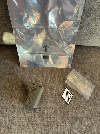 Afbeelding 2 van Irregular defense grip m lok FDE pack