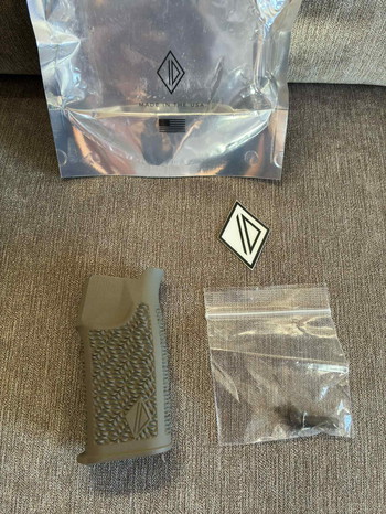 Afbeelding 5 van Irregular defense grip m lok FDE pack