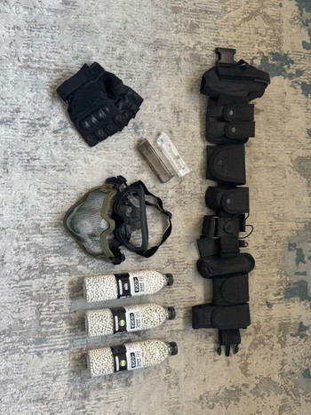 Image 4 for 2 snipers, 3 pistols, accessories