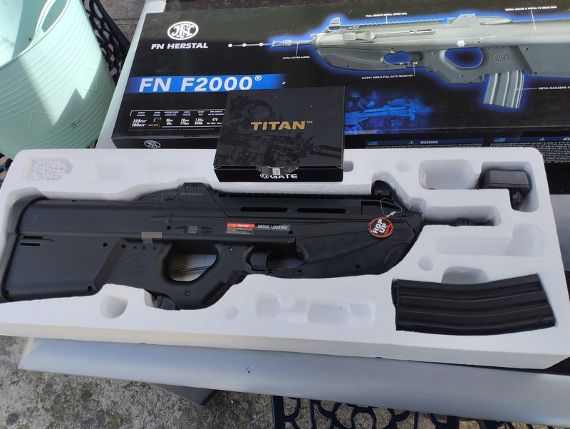 Image 1 pour Fn f2000 TITAN cybergun (NEUF) 1 partie a son actif Titan V3 basic Bloc hop up alu CNC 1 chargeur 230e