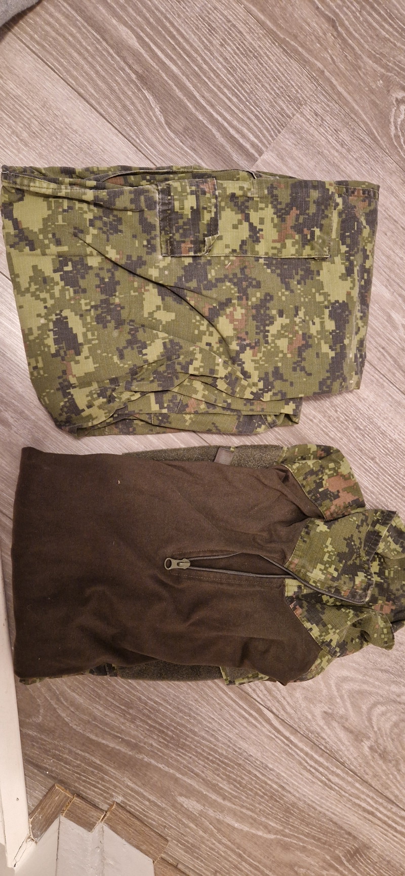 Bild 1 für Invader Gear Multicam Tropic Bdu en broek maat S