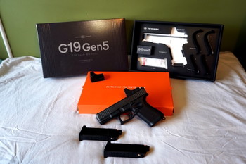 Image 2 for Tokyo Marui G19 Gen5 MOS, TM Micro Pro Sight, extra mag      nieuw in doos