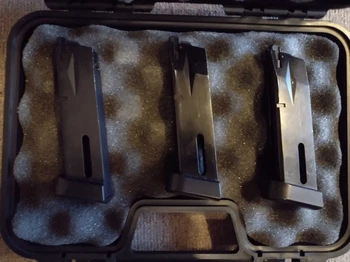 Imagen 2 de KJ Works M9 beretta, 1x greengas, 3x co2 mags