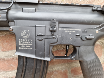 Bild 3 für Colt Licenced M4 A1 Carbine Rifle met upgrades, 2 batterijen en 4 mid-cap magazijnen