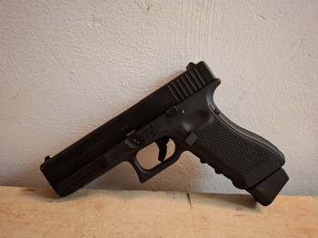 Imagen 2 de UMAREX / VFC Glock 17 Gen.4 Co2 - NIEUWSTAAT - 3 MAGS - F-MARK