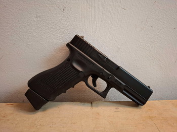 Imagen 3 de UMAREX / VFC Glock 17 Gen.4 Co2 - NIEUWSTAAT - 3 MAGS - F-MARK